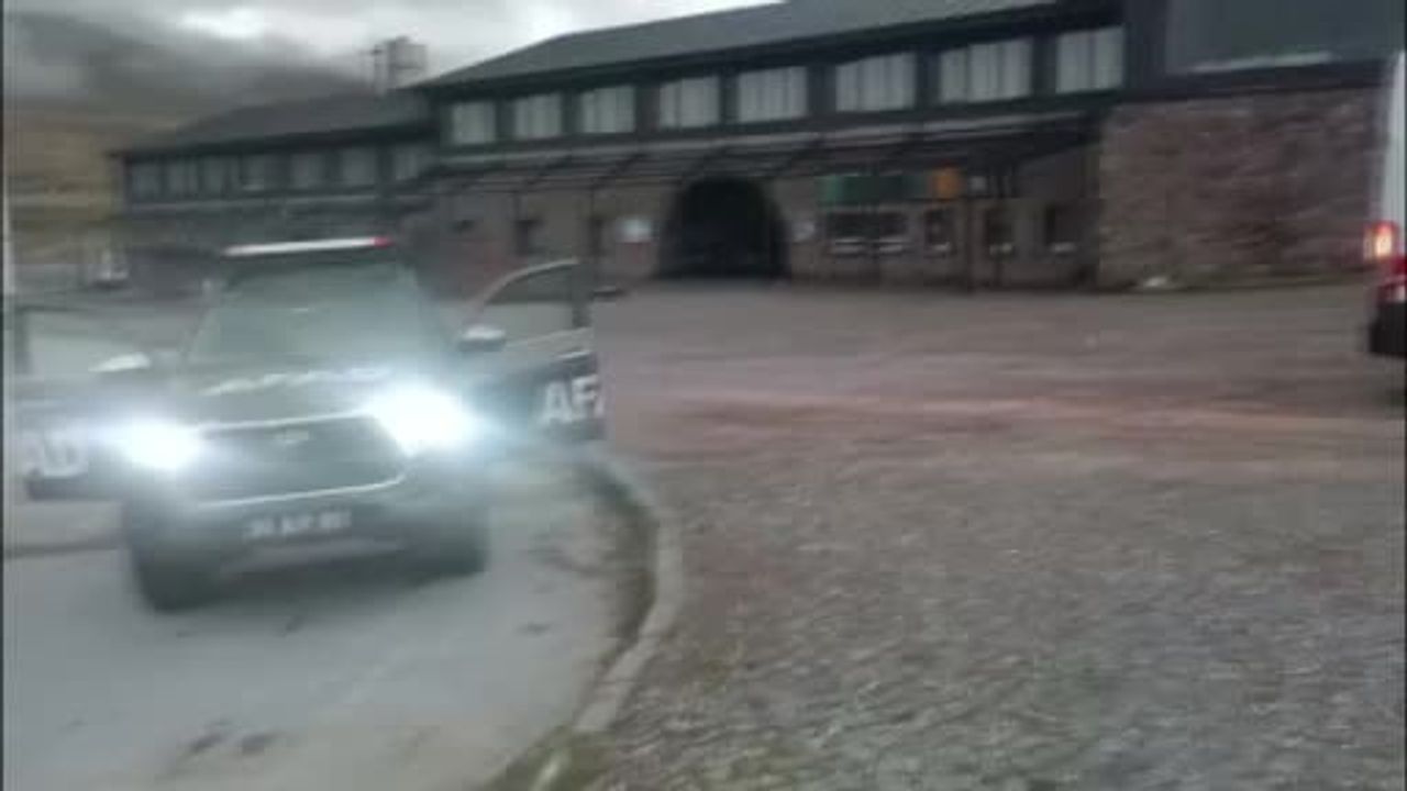 Erciyes’te Çoban İni mevkiinde donma riski geçiren kişi kurtarıldı