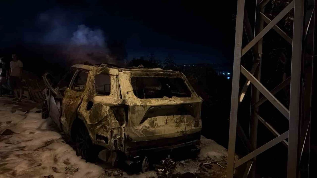 Erdek'te gecenin sessizliğini bozan otomobil yangını