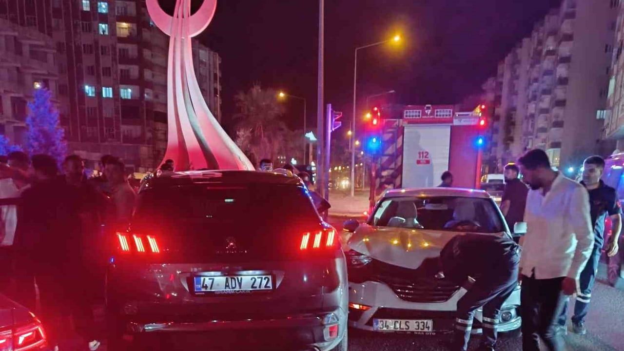 Erdemler Kavşağı'nda çarpışma: araçlarda maddi hasar, yaralanma yok