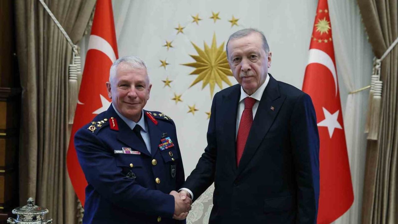 Erdoğan ve Orgeneral Ziya Cemal Kadıoğlu'nun külliyede vedalaşması