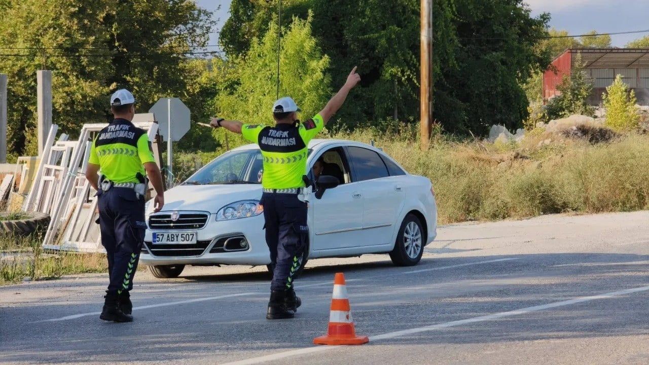 Erfelek'te jandarmadan 7/24 trafik denetimi