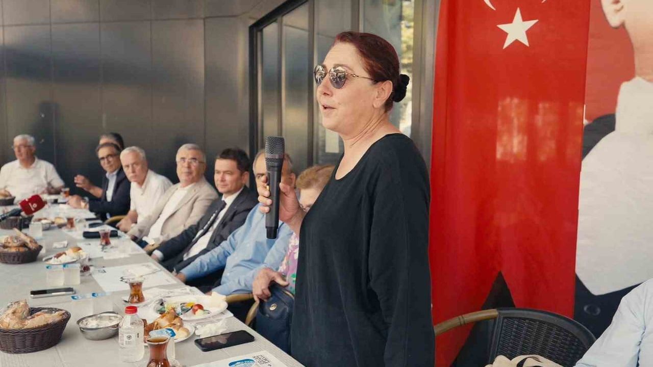 Erkan Aydın Muradiye Parkı'nda mahalle taleplerini yerinde dinledi
