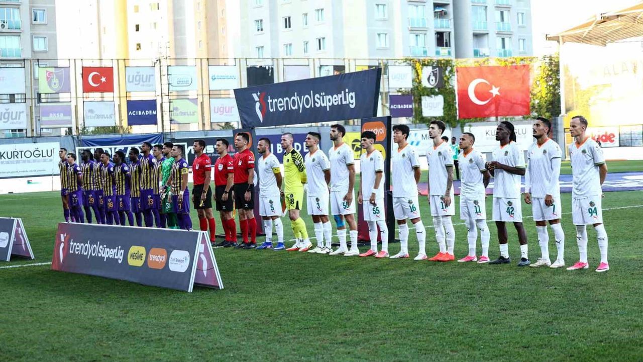 Erken gol Alanyaspor'u öne taşıdı; maç Eyüpspor sahasında sürüyor