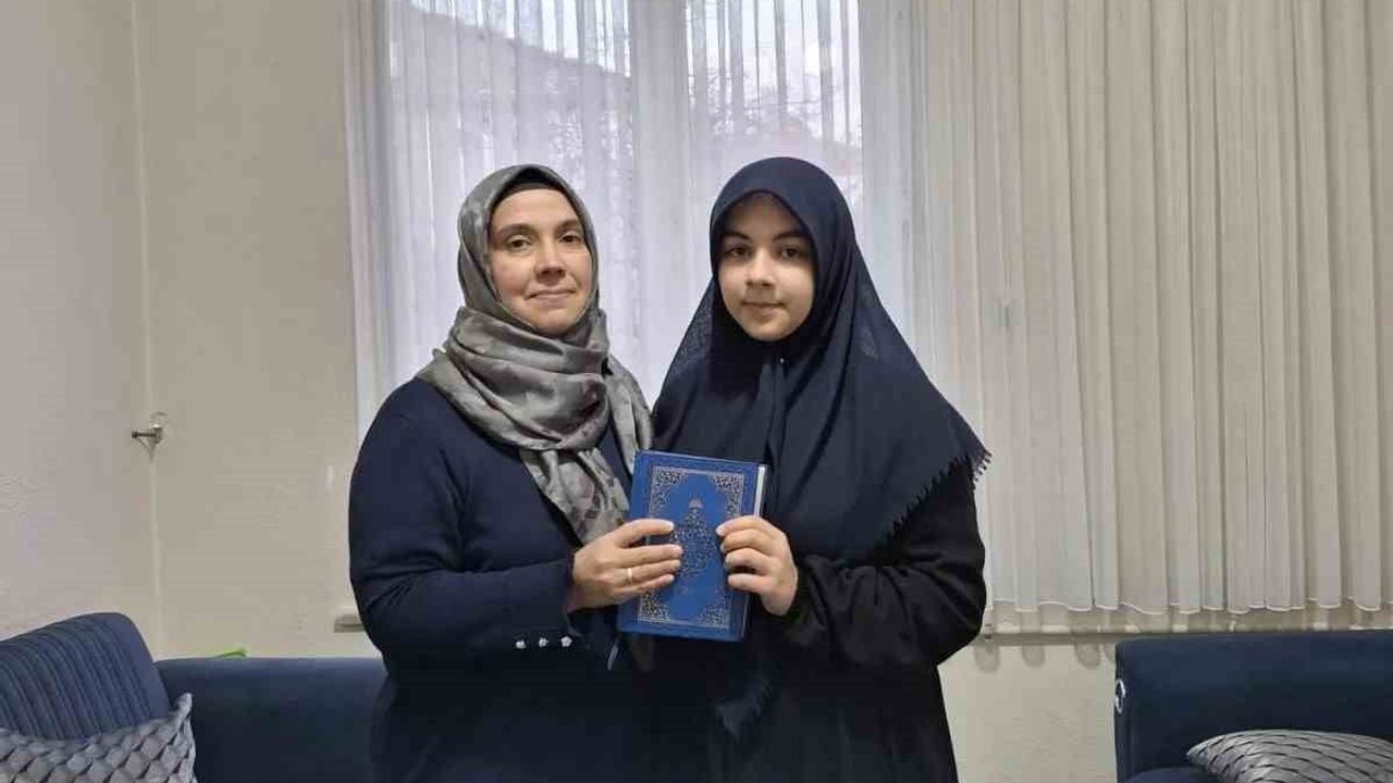 Erken yaşta azimle Kur'an-ı Kerim'i tamamladı: Hatice Sena Öztürk 12 yaşına girmeden hafız oldu