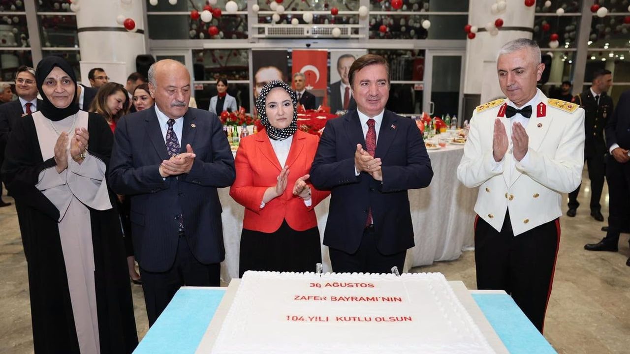 Erzincan'da 30 ağustos resepsiyonunda birlik ve sorumluluk vurgusu