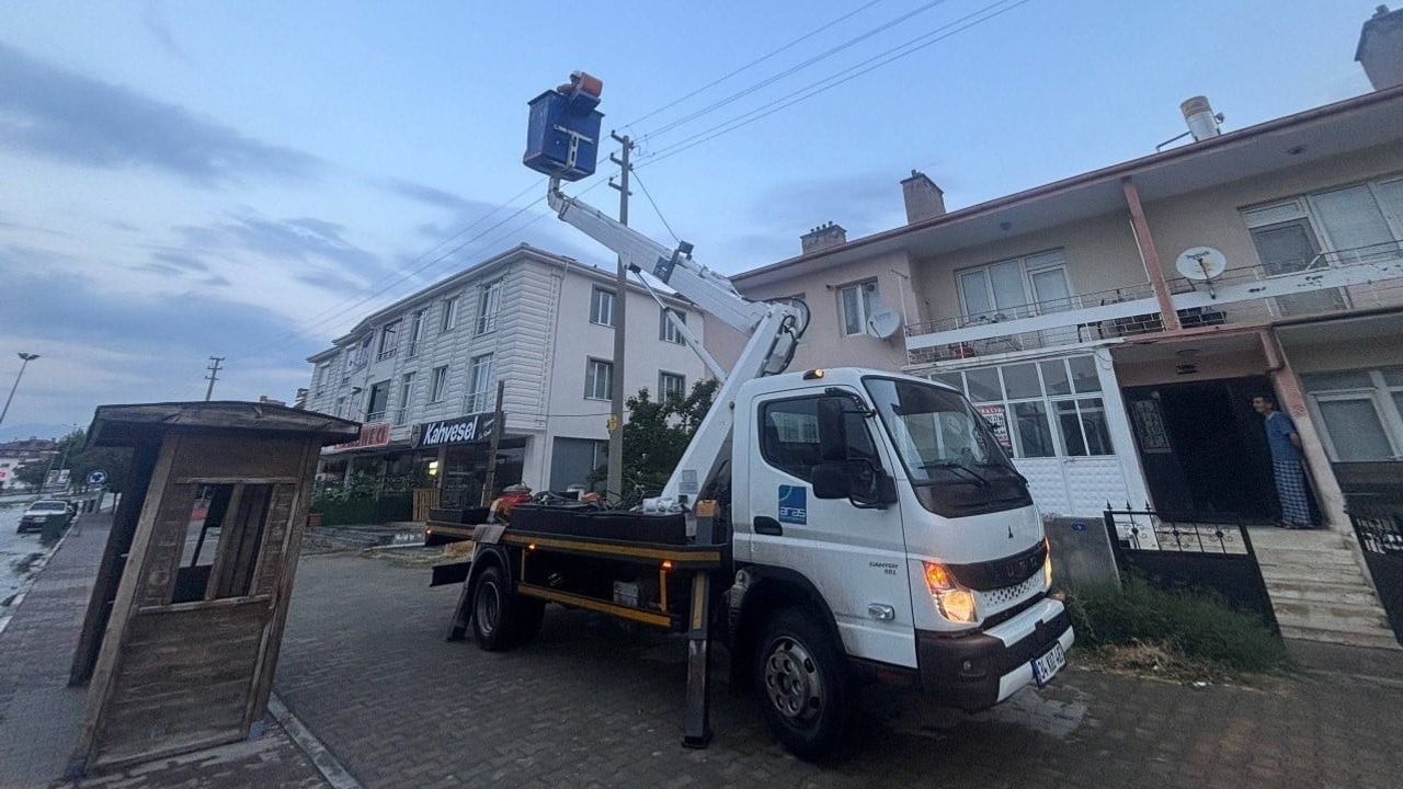 Erzincan'da elektrik kablolarındaki patlamalar mahallede tedirginlik yarattı