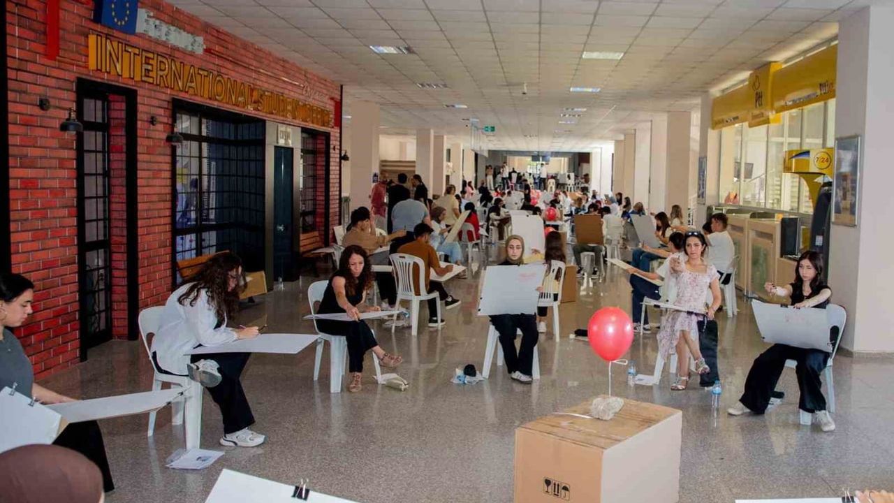 Erzincan'da genç ressam adayları iki aşamalı sınavda hünerlerini gösterdi