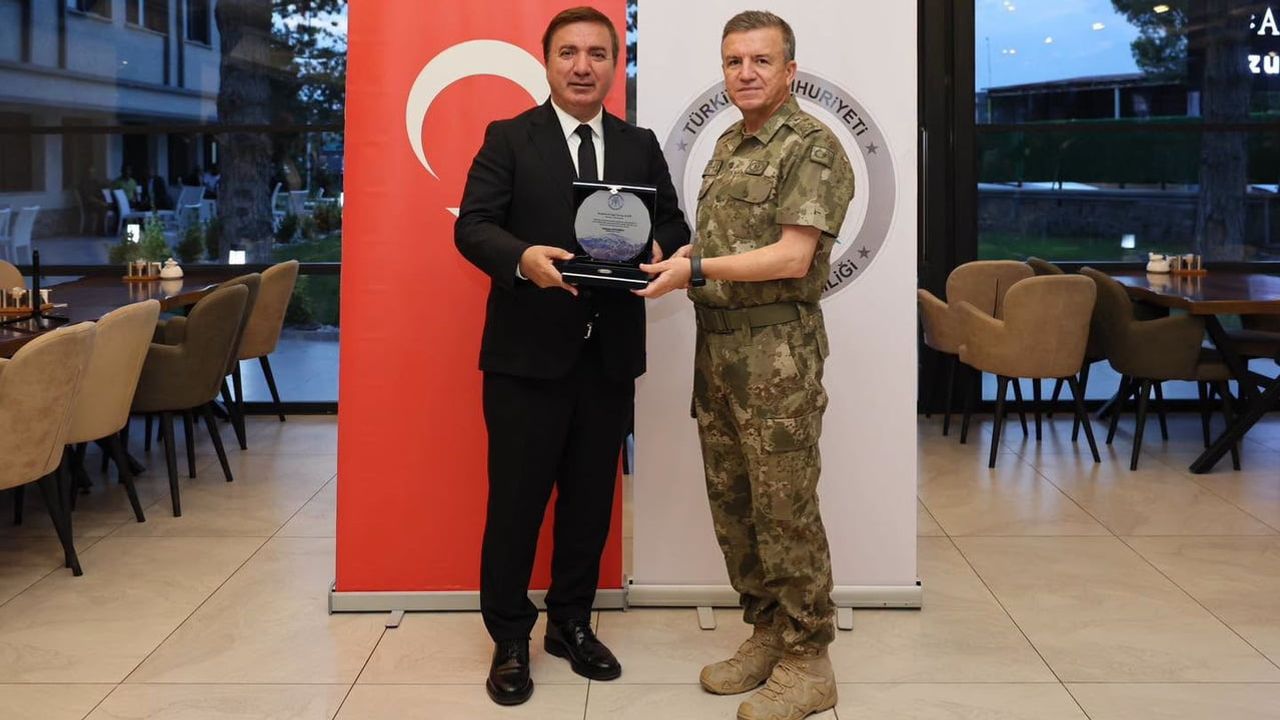 Erzincan'da görev yeri değişen iki komutan için veda töreni