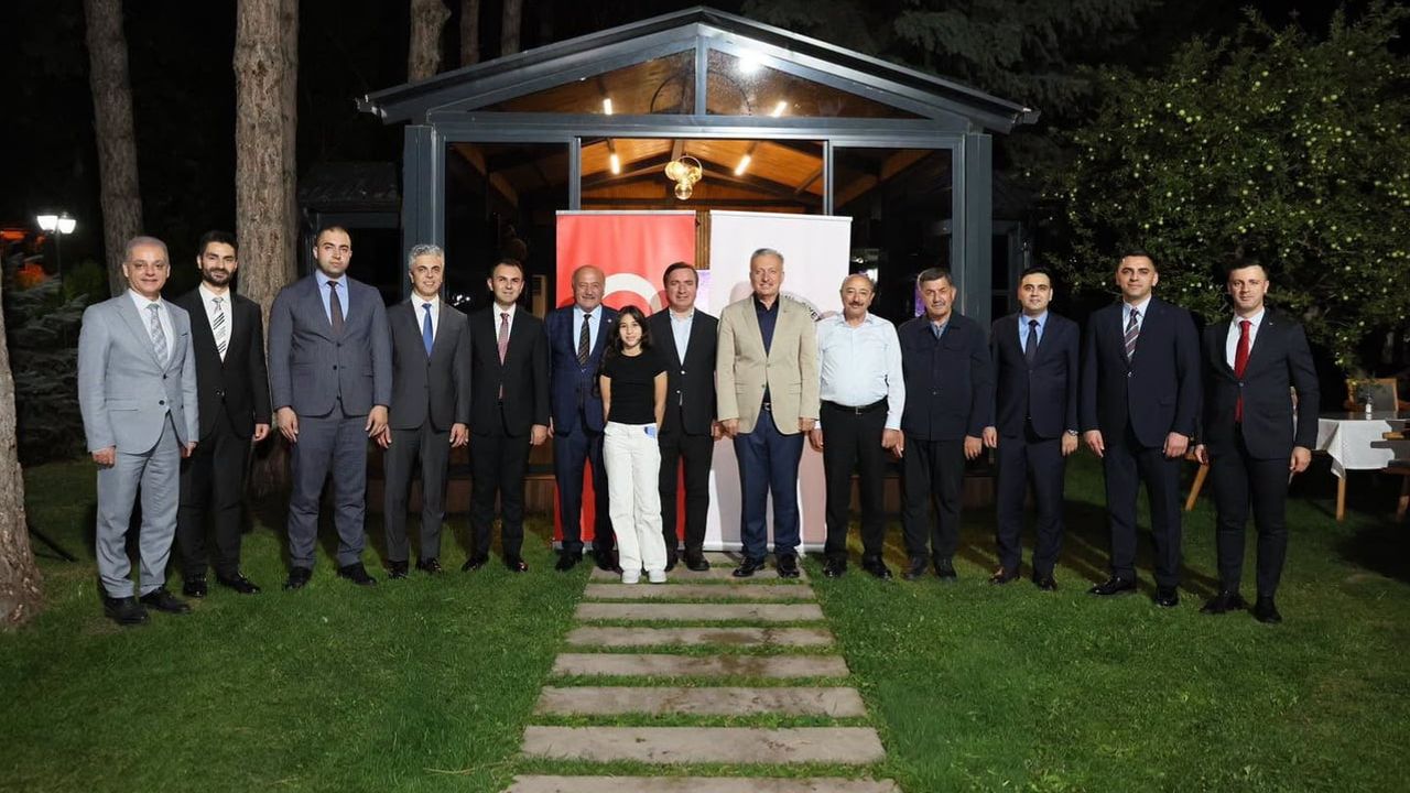 Erzincan'da iki dönemlik hizmete veda: Prof. Dr. Akın Levent onurlandı