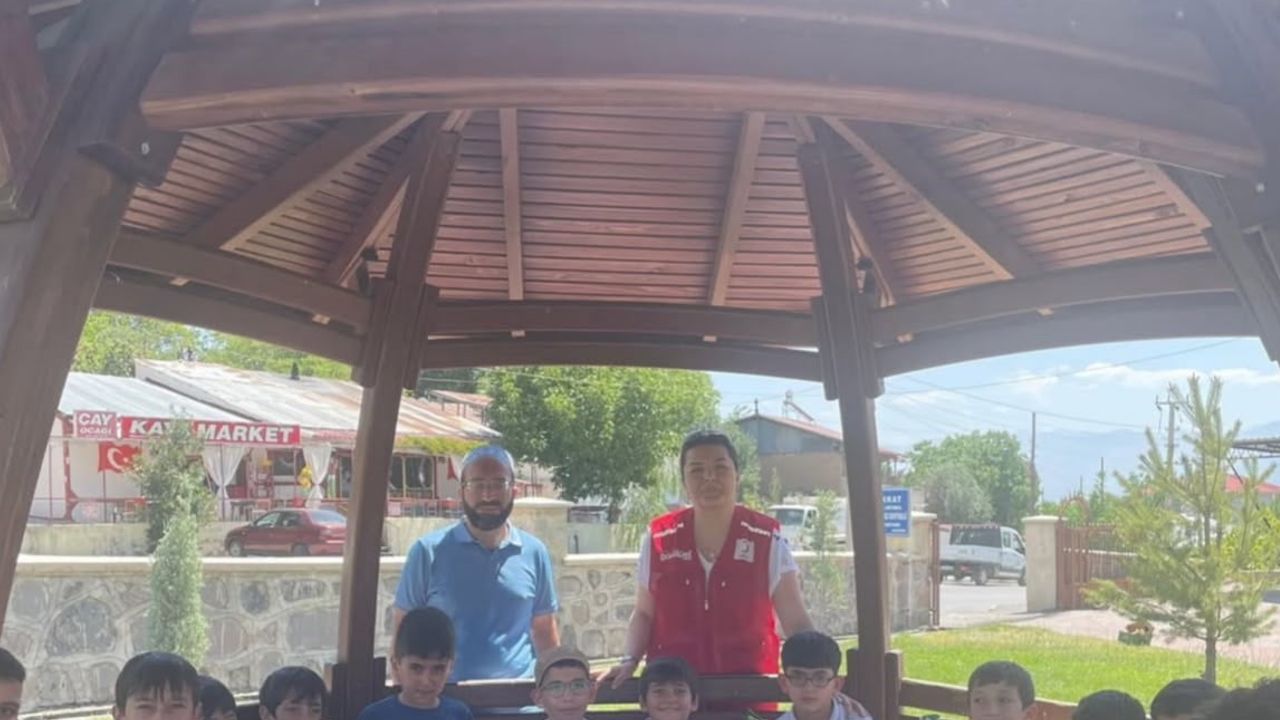 Erzincan'da öğrencilere Kızılay eğitimiyle gönüllülük bilinci kazandırıldı