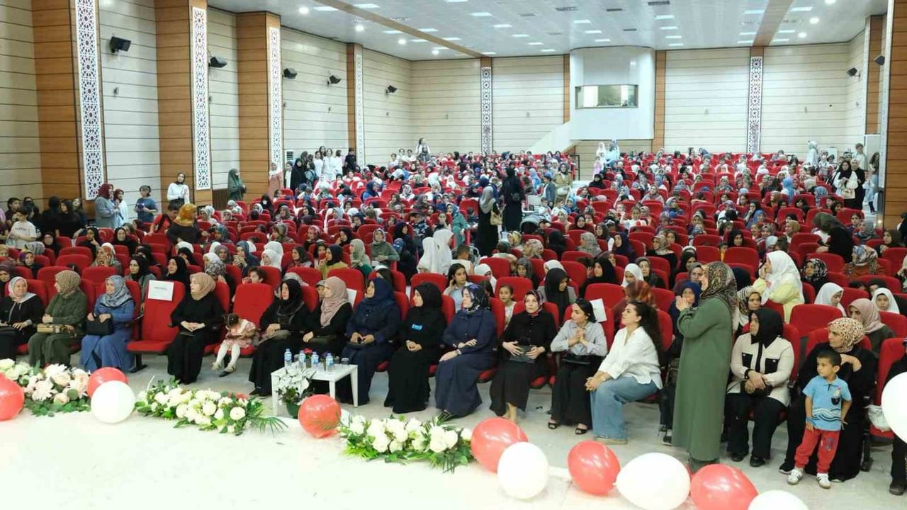 Erzincan'da sesler birleşti: yaz Kur'an kursu öğrencileri ilahiyle yarıştı