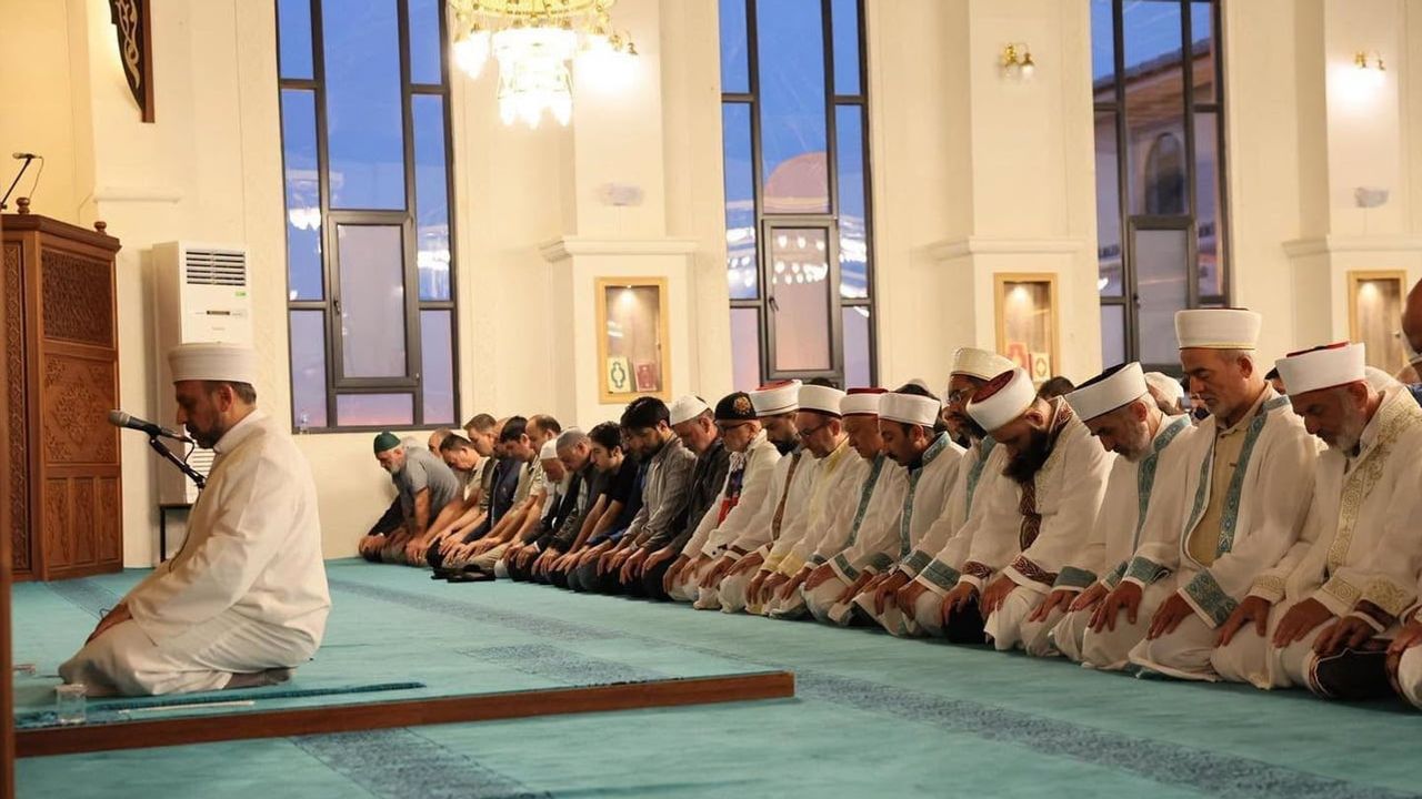 Erzincan’da Terzibaba mirası sabah namazı ve terzi sofrasıyla anıldı