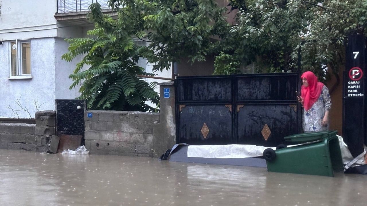 Erzincan'da yağmur altyapı eksiklerini görünür kıldı
