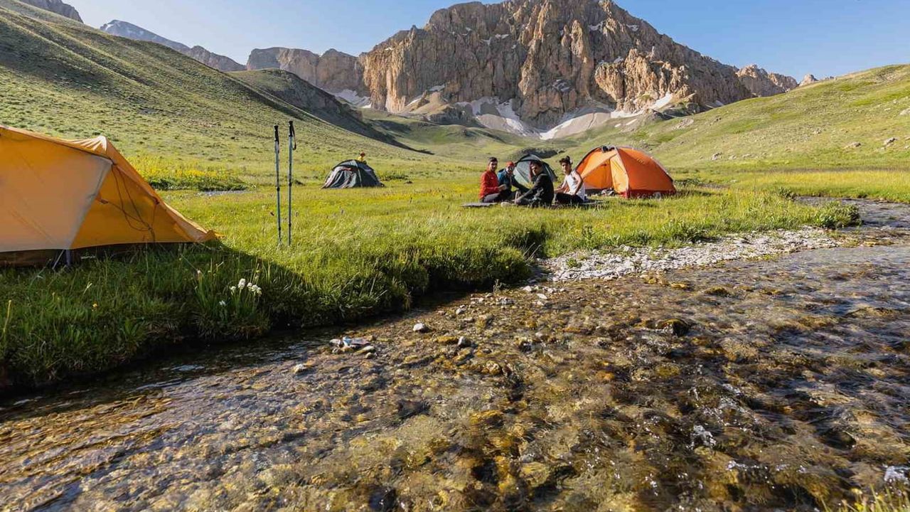 Erzincan’ın zirveleri doğa tutkunlarının yeni rotası oldu