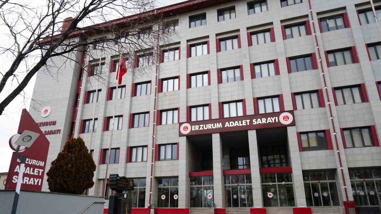 Erzurum adliyesinde arşiv yangını kontrol altına alındı, evrak yedekleri UYAP'ta