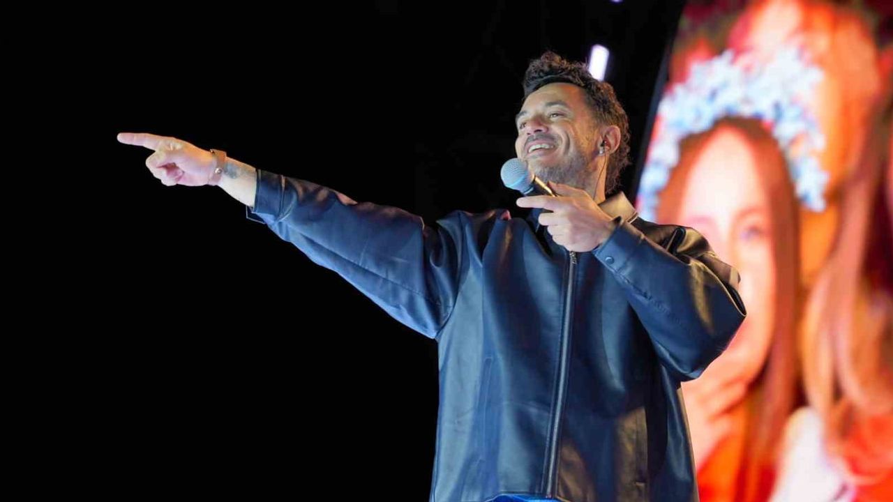 Erzurum'da Buray rüzgarı festival akşamına şarkılarla renk kattı
