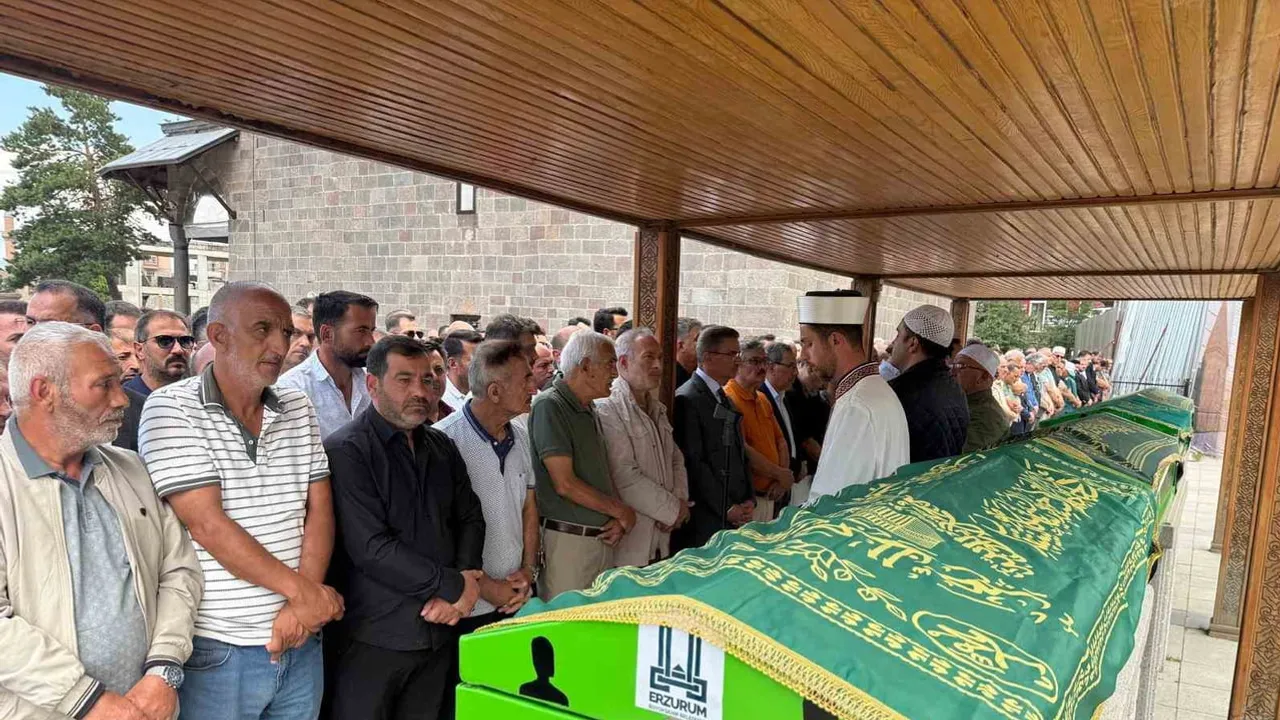 Erzurum'da eğitimci Hüsamettin Yiğit son yolculuğuna uğurlandı