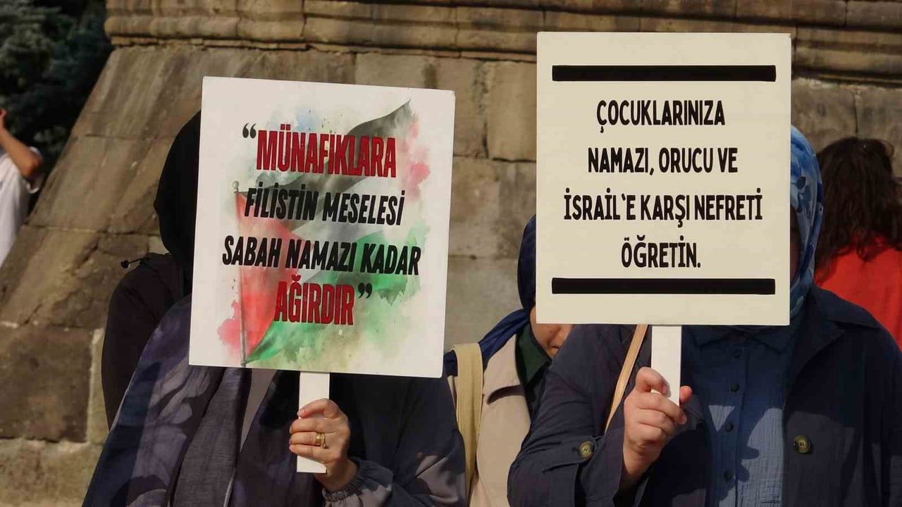 Erzurum'da sağlıkçılar 142. haftada sessiz yürüyüşle Gazze'ye destek verdi