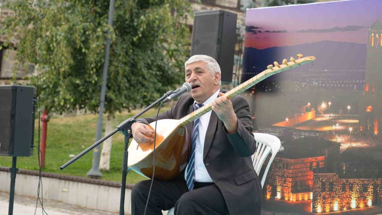 Erzurum kalesinde aşıklarla kültür şöleni