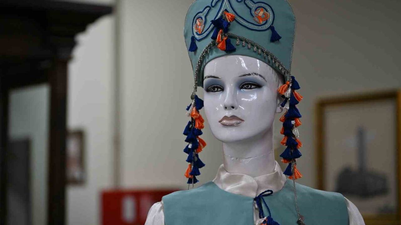 Erzurum Olgunlaşma Enstitüsü'nden han zarafeti: kilim motifleri kıyafetlere taşındı