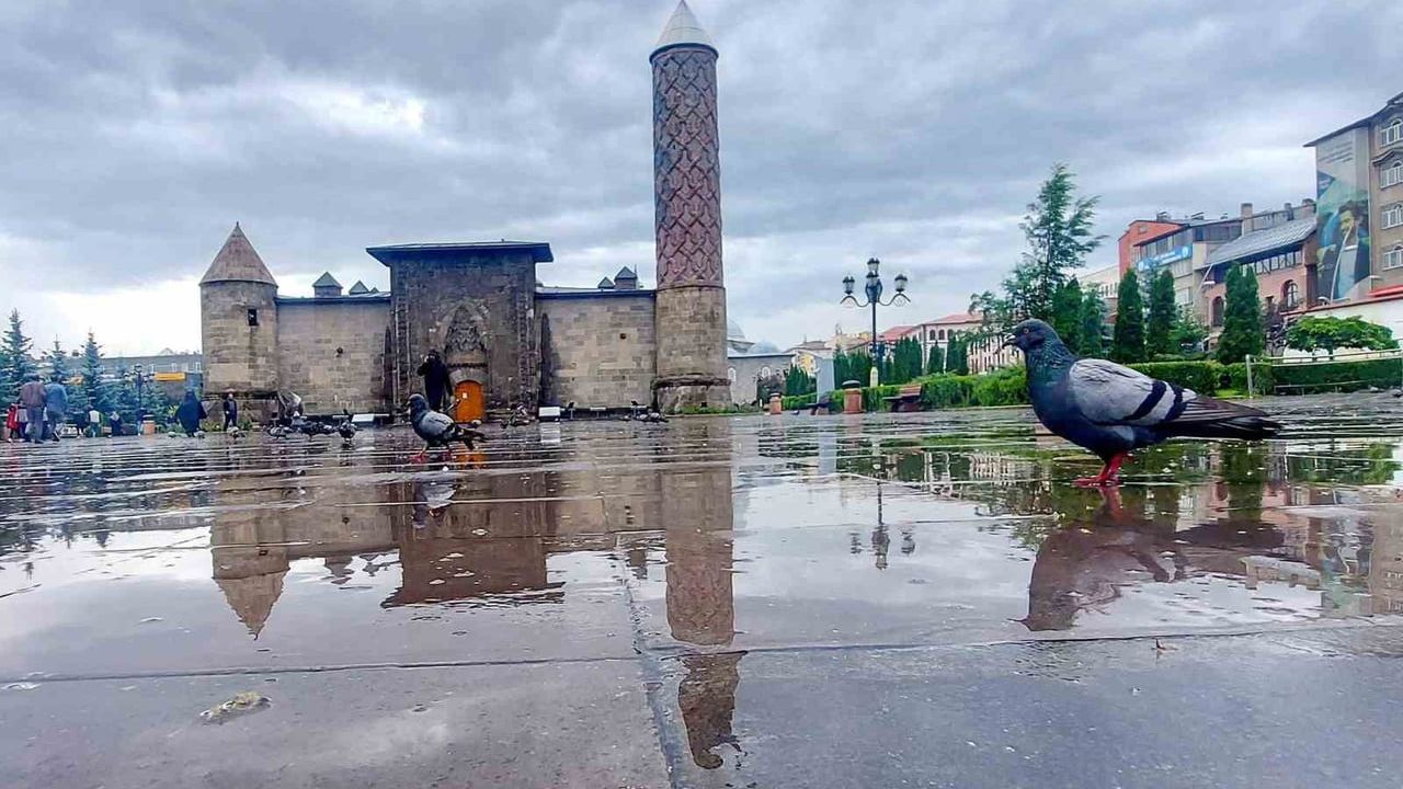 Erzurum ve Ardahan'da öğleden sonra kuvvetli sağanak bekleniyor