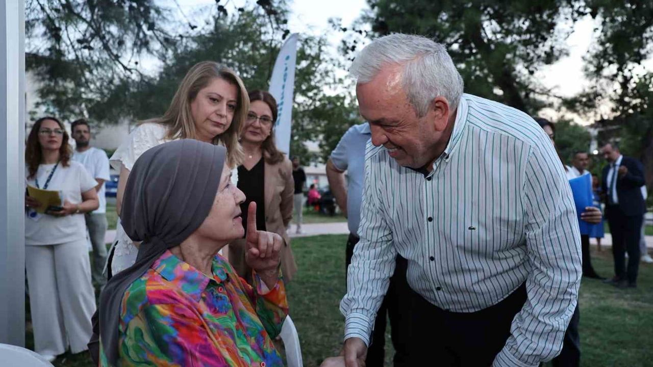 Esentepe'de akşam çayı buluşması: Şadi Özdemir talepleri dinledi