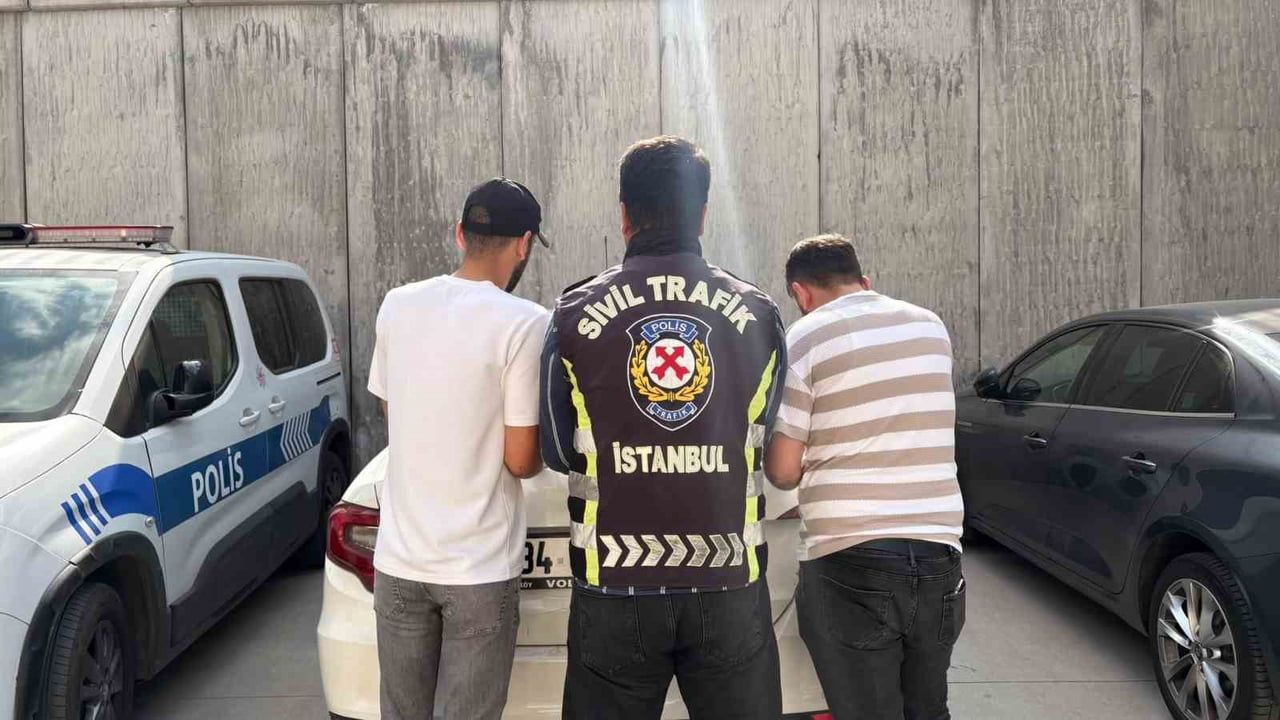Esenyurt'ta trafikte hedef araç takibi yapan iki kişi gözaltına alındı