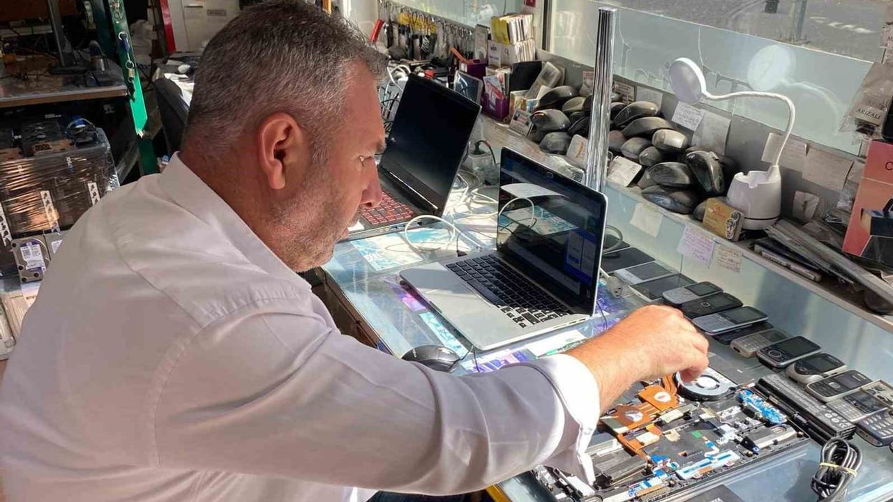 Eşinin beş bileziğiyle kurduğu dükkâna veda zamanı