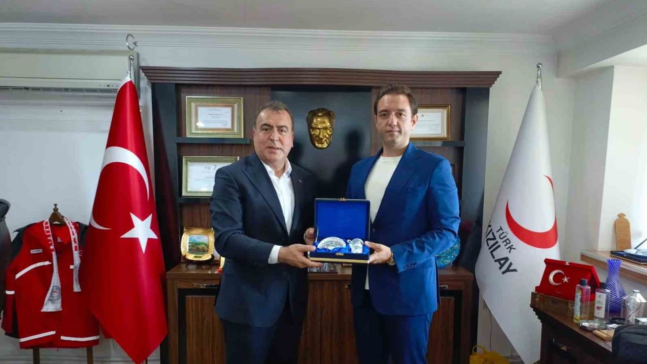Eskişehir’de birlik çağrısı: MHP yönetimi Kızılay’a kan bağışıyla destek verdi