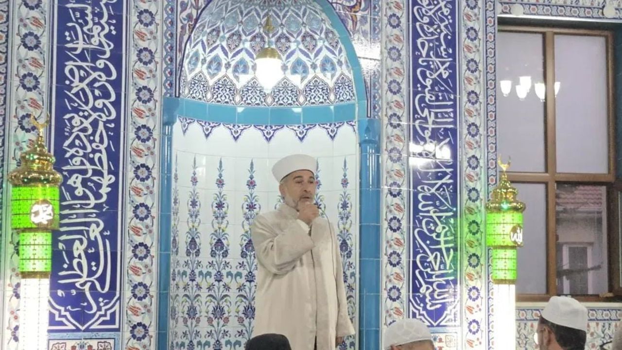 Eskişehir'de cemaat 'güzel ahlak' vurgusuyla sabah namazında buluştu