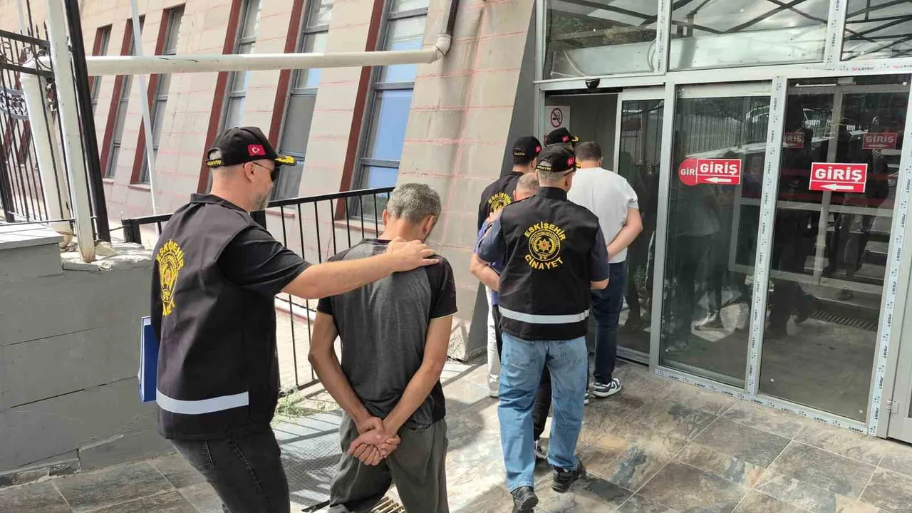 Eskişehir'de cinayet şüphesi: 4 şüpheli adliyeye sevk edildi