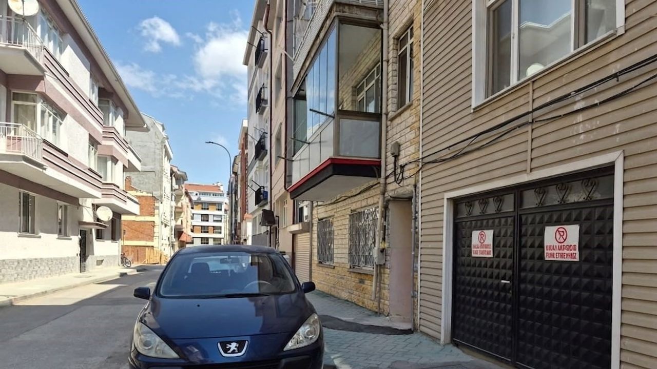 Eskişehir’de garaj önlerini kapatan sorumsuz parklar