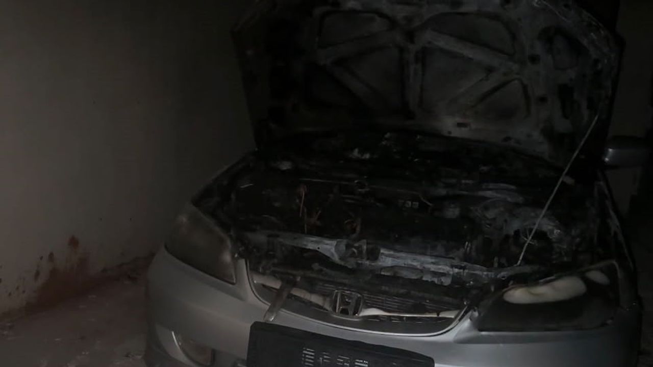 Eskişehir'de garaj yangını park halindeki otomobil yanarak kullanılamaz hale geldi