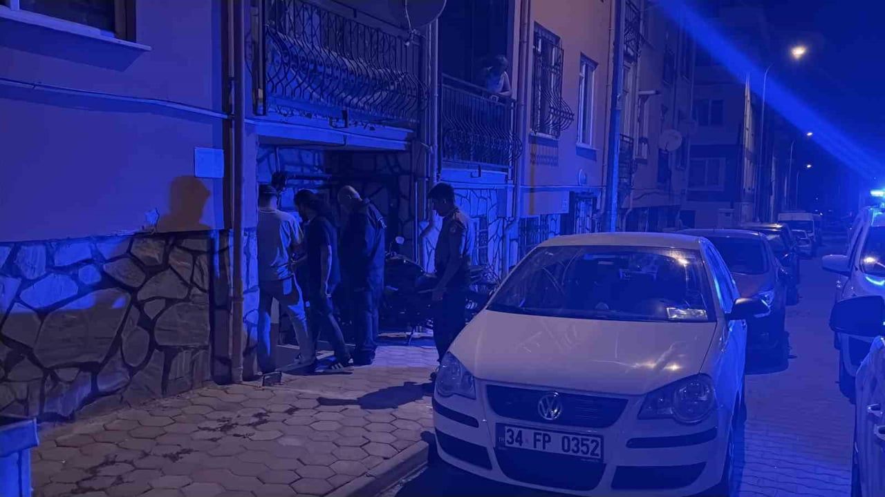 Eskişehir'de gece yarısı kapı kırıldı, uyuşturucu dolu koliler motosikletle götürüldü
