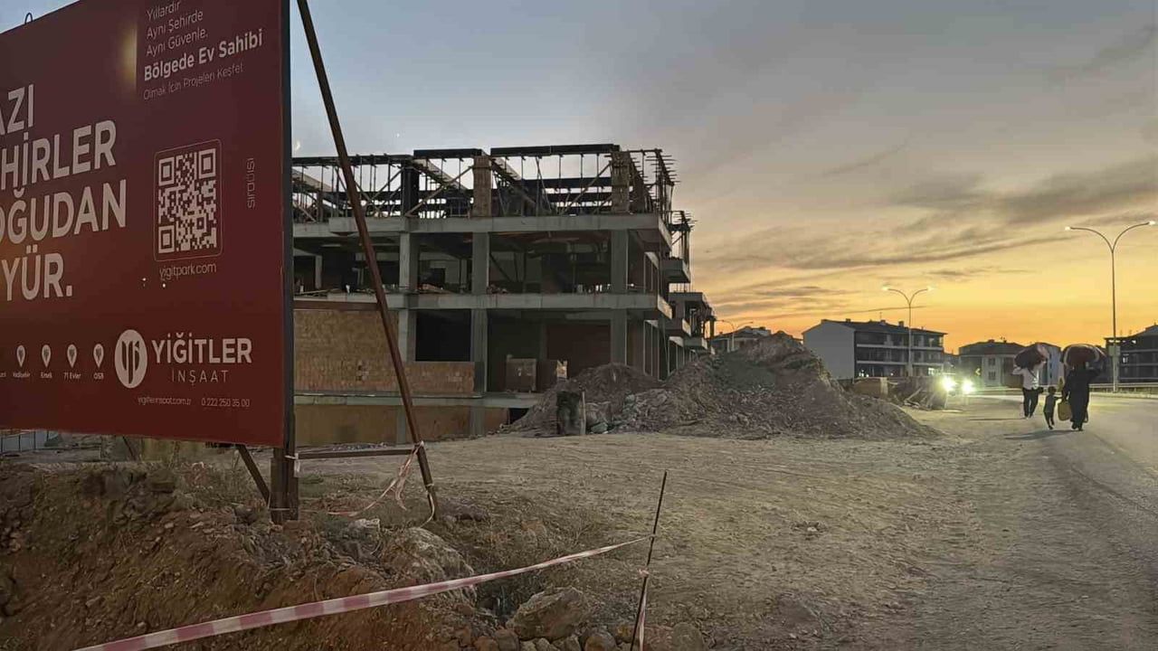 Eskişehir'de iskeleden düşen kalıp ustasının müdahalesi ölümle sonuçlandı