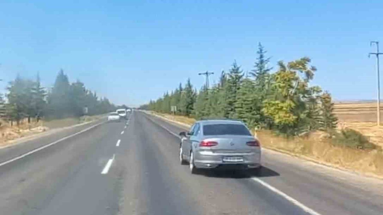 Eskişehir'de kask kaydıyla ortaya çıktı: otomobil motosikleti sağdan teğet geçti