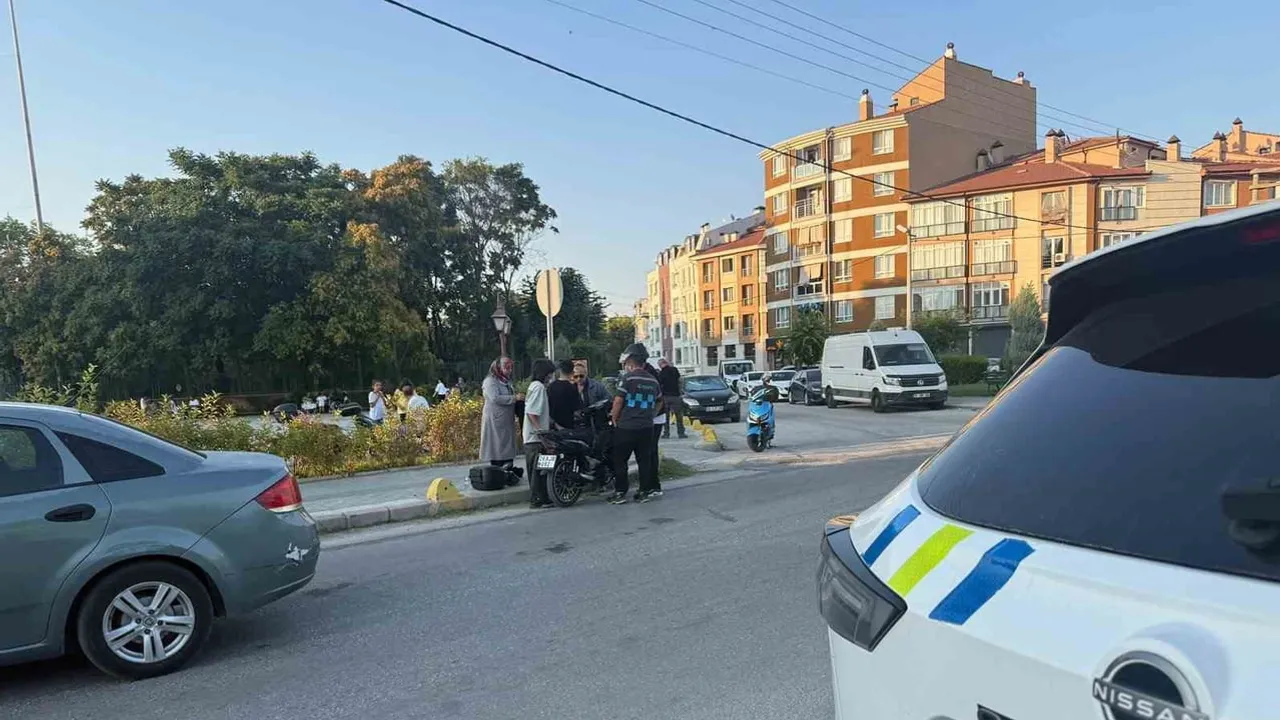 Eskişehir'de Tepebaşı'nda iki motosiklet çarpıştı, sürücü hastaneye kaldırıldı