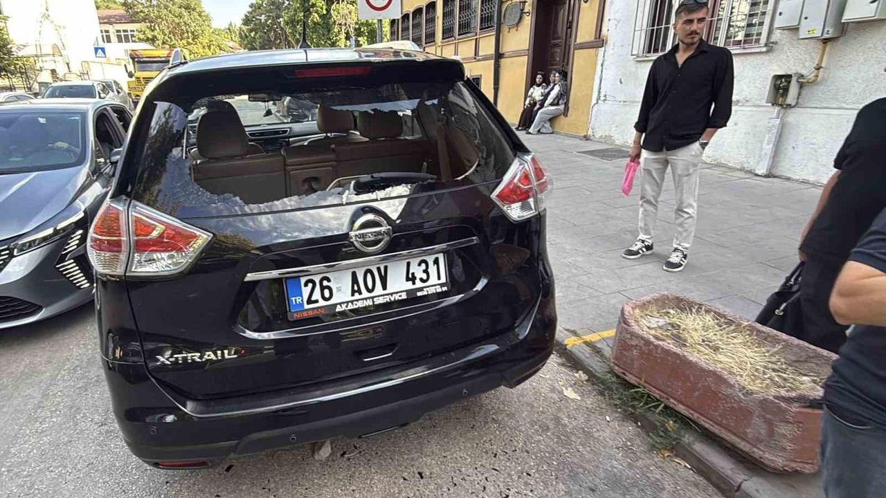 Eskişehir'de trafikte taşlı saldırı: cam kırıldı, sürücü darbedildi