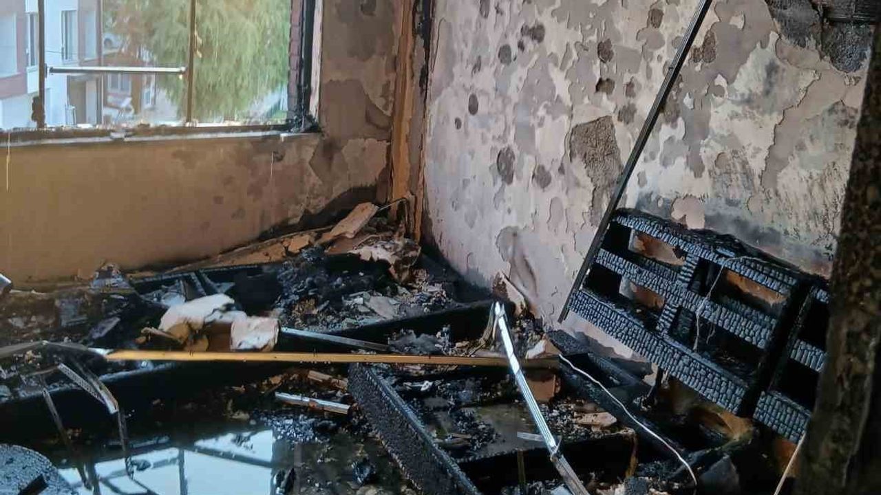 Eskişehir'de üst kat yangını: beş kişi dumandan etkilendi