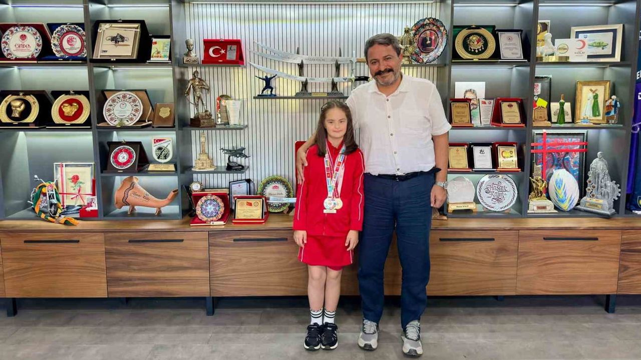 Eskişehir'in özel sporcusu Elif Ertek iki branşta şehrin gururu oldu