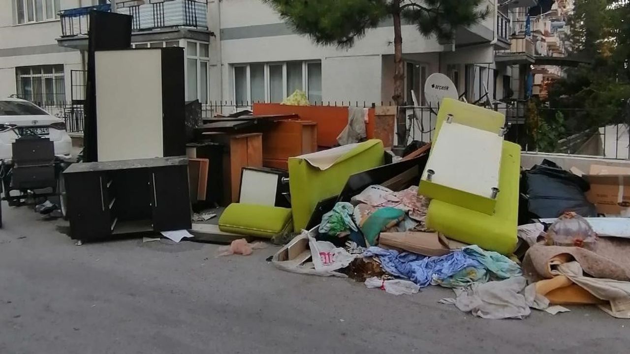 Eskişehir Odunpazarı'nda sokak mobilyaları kaldırımları işgal ediyor