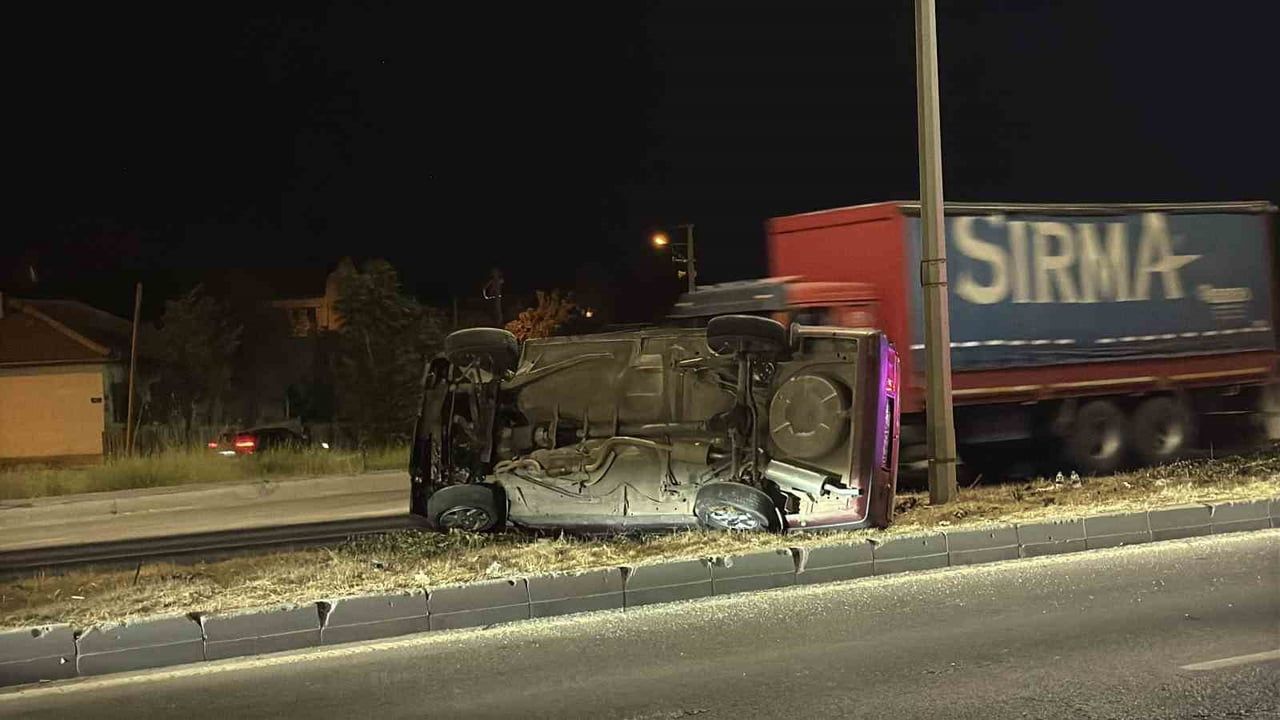 Eskişehir Odunpazarı'nda takla atan Tofaş'ın sürücüsü hastaneye kaldırıldı
