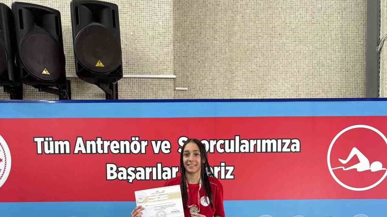 Eskişehirli yüzücüler Elazığ'da 20 madalya ve 9 şampiyonlukla döndü