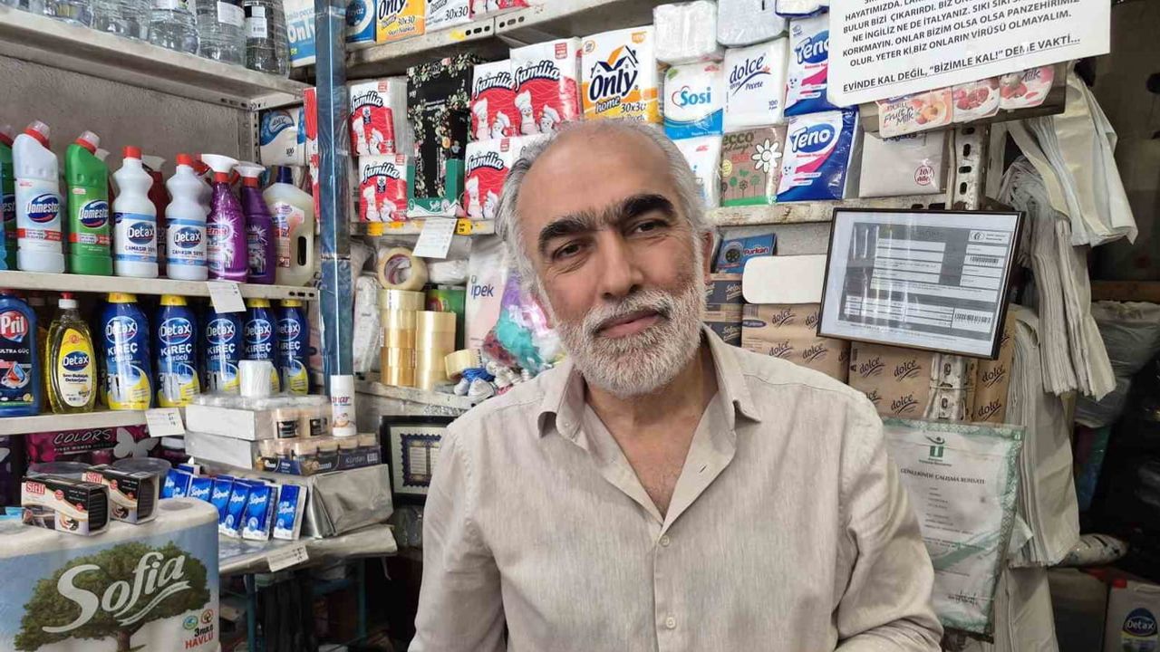 Esnafın dükkânında kalan uyarı: 'evinde kal değil, bizimle kal' mesajı