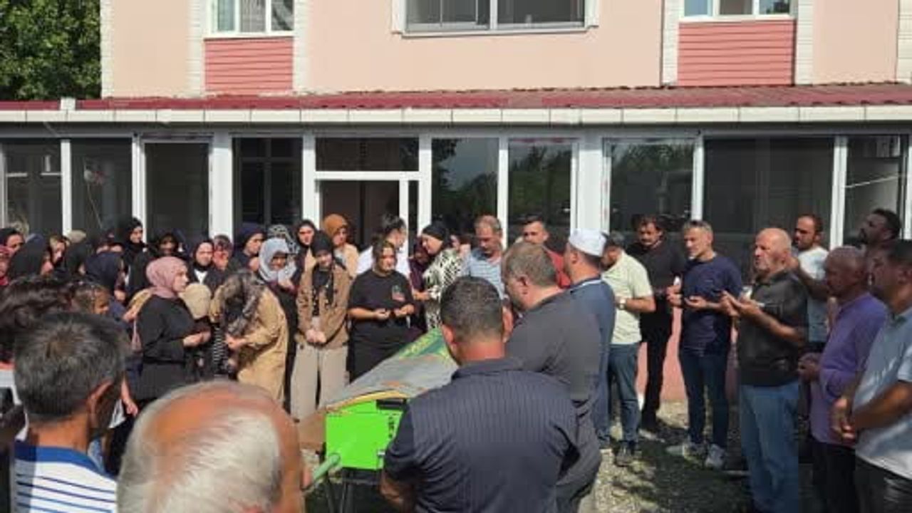 Esra Turan, Çarşamba'da gözyaşlarıyla uğurlandı
