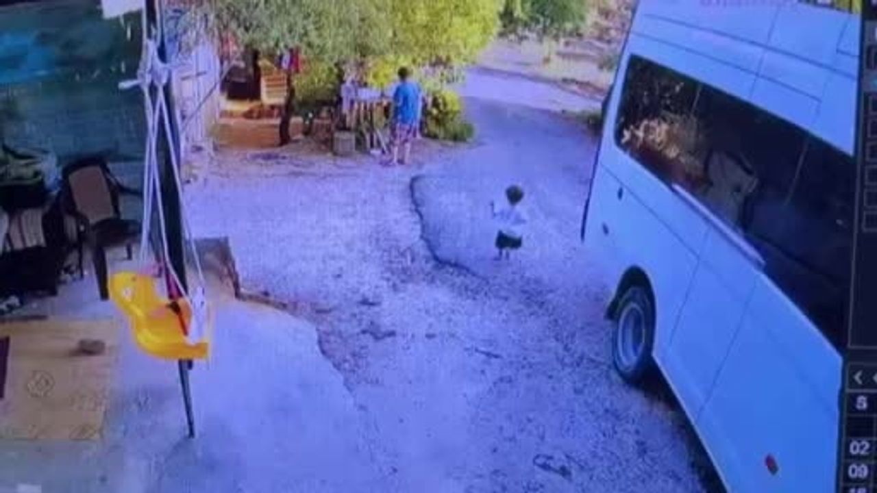 Ev önünde geri manevra sonucu 1,5 yaşındaki çocuk hayatını kaybetti