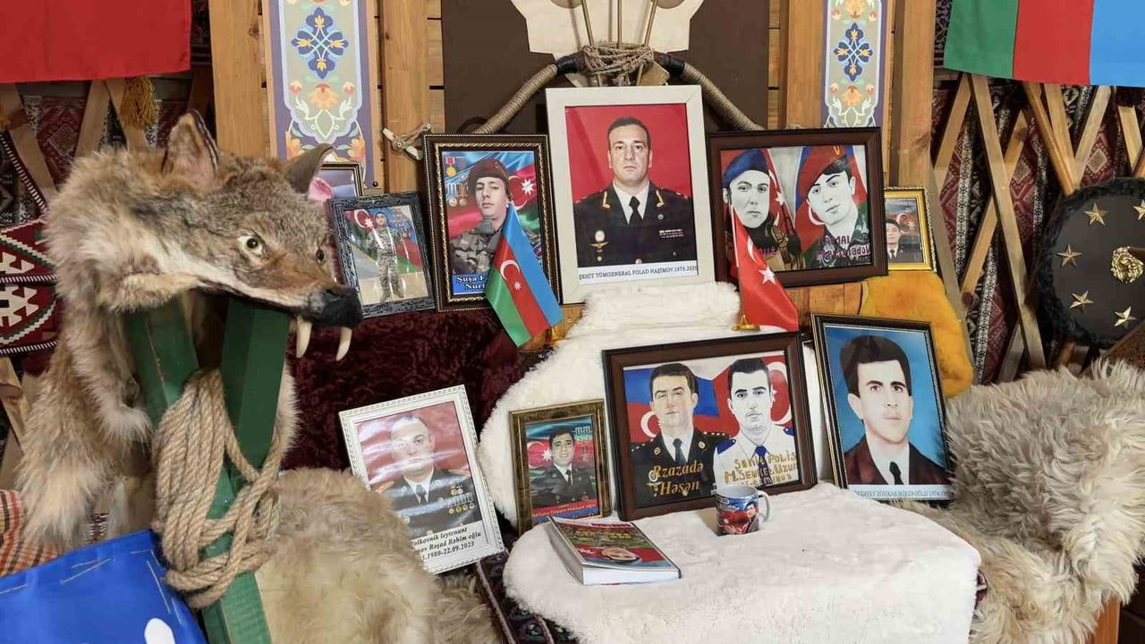 evinin bahçesinde otağ kurup Malazgirt’i andı