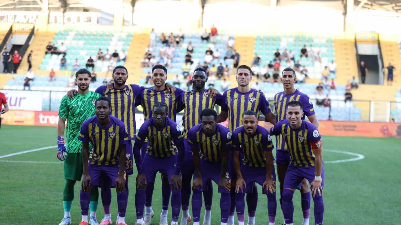 Eyüpspor evinde Gaziantep FK'yla golsüz ilk yarı oynadı