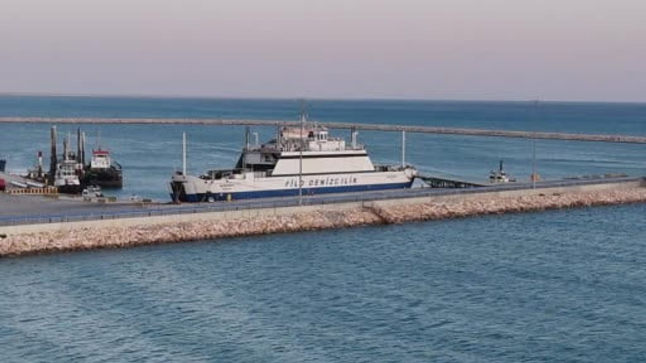Faciadan sonra filonun diğer feribotu Taşucu limanında bekliyor