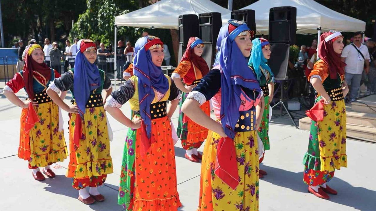 Farklı kültürlerin buluşması: Taşköprü'de sarımsak güzeli seçildi